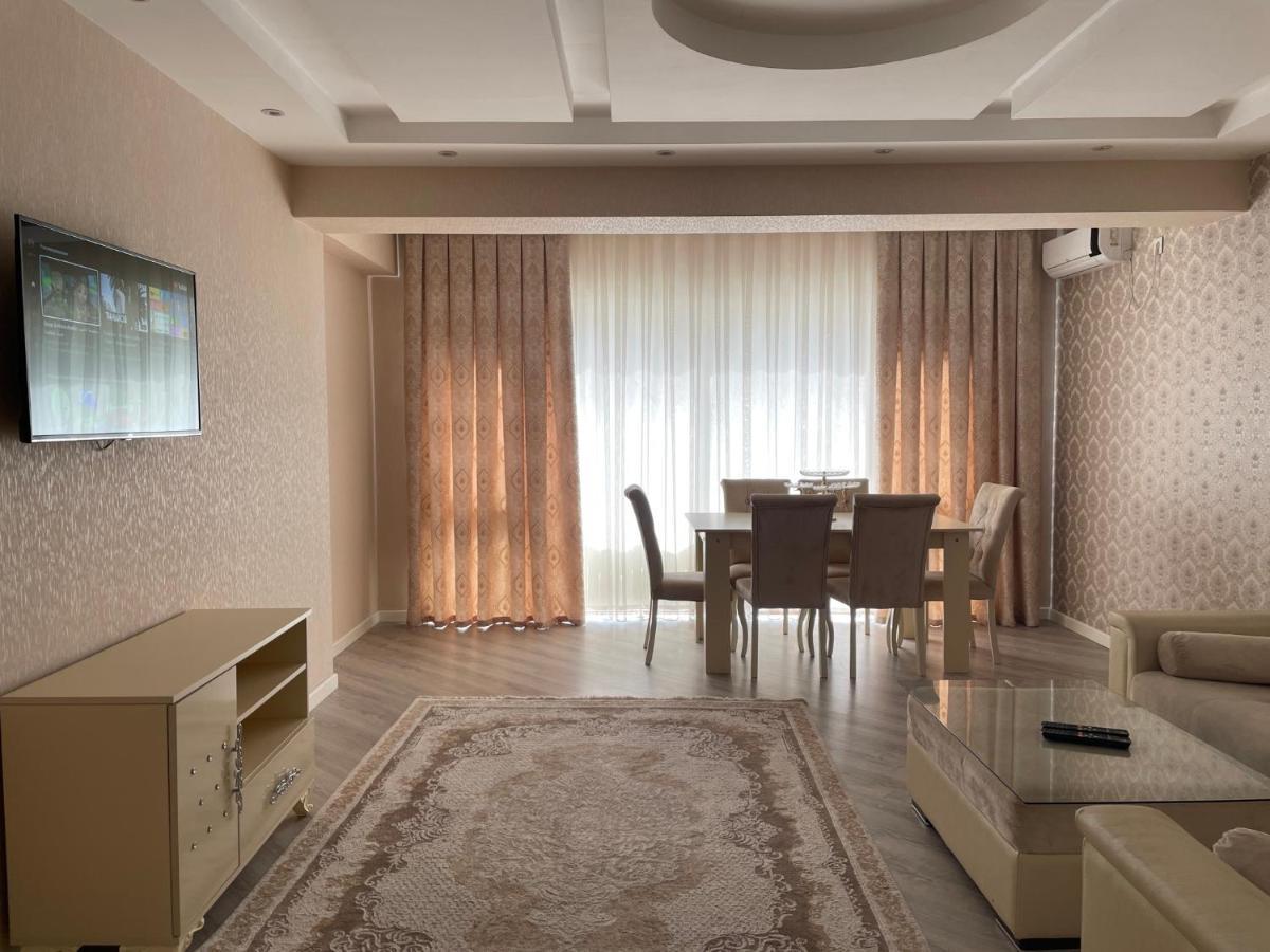 Lux Apartment Баку Экстерьер фото
